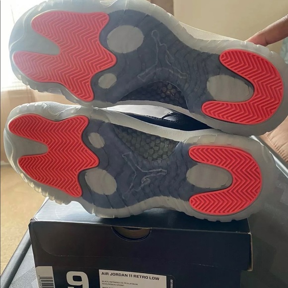 AIR JORDAN 11 RETRO LOW INFRARED SIZE 9  BRAND NEW - Picture 2 of 4